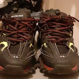 Balenciaga track 43